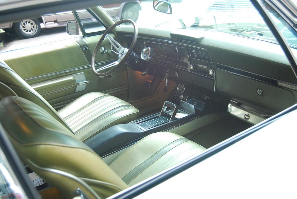 The luxurious interior of a Dodge Polara featuring bucket seats and a stylish dashboard